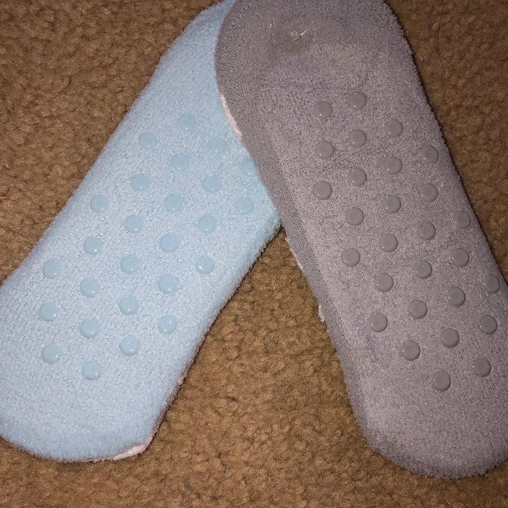 (SOLD)2 new pairs fuzzy socks with grips - Picture 2 of 2